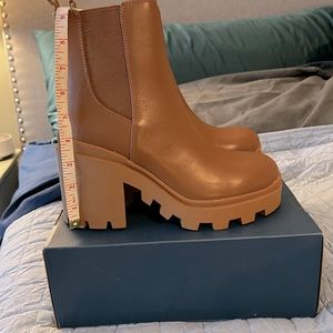 Size 9 BROWN Steve Madden Chelsea Platform boot